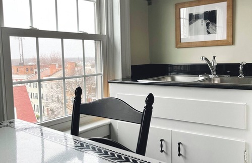 South Main Street Apartamento | Cuarto de 4 Hotel Style Suites En Ginebra histórico; Cerca de Lago + H ~ W ~ S Downtown