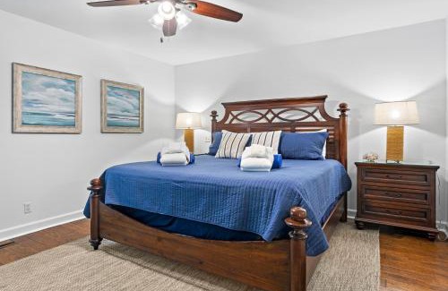 Oceanside Casa | 4th Row Beach House - Private Pool & Screened Porch - 10 Oyster Catcher Rd