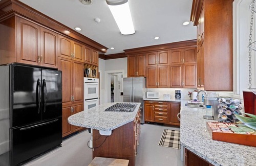 Lancaster Casa | 5,100 Sq Ft Mansion w/Firepit & Grill Near Sight & Sound In Lancaster