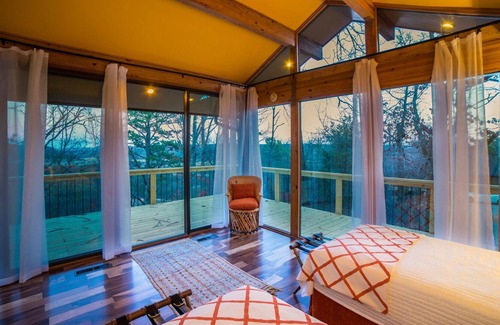 Eureka Springs Casa | Propiedad de 5,200 acres en Kings River con Lodge con capacidad para 20.