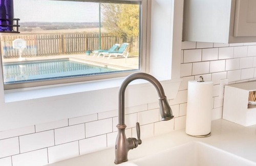 Hutto Otro | 5 AC | Sleeps 14 | Heated Pool