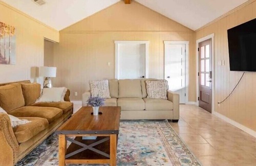Hutto Otro | 5 AC | Sleeps 14 | Heated Pool