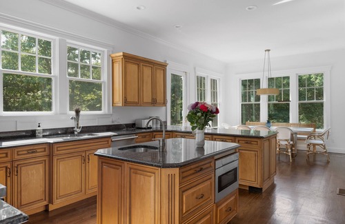 East Hampton Casa | 5 acre 6 bdrm Estate; large pool and hot tub between Sag Harbor and East Hampton