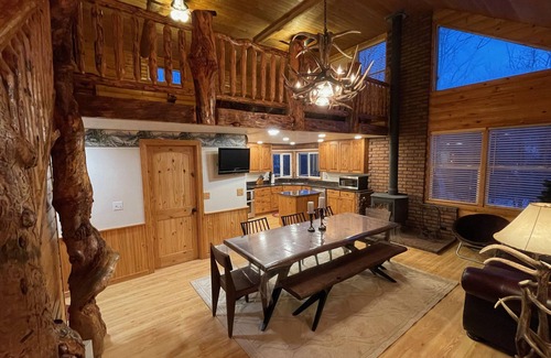 Swanlake Cabina | 5 acre Cabin with Pond & Stream!
