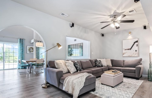 Manor Casa | 5 Acre Country Retreat | Hot Tub + Pool + 2 Primary Suites | Great 4 Gatherings