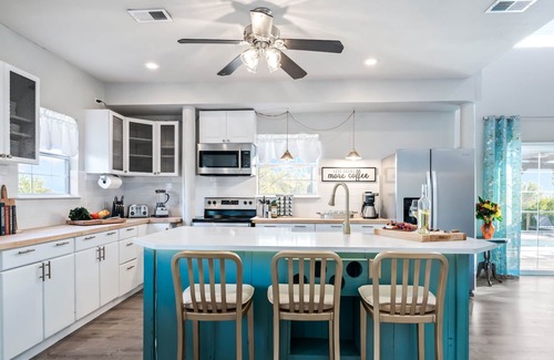 Manor Casa | 5 Acre Country Retreat | Hot Tub + Pool + 2 Primary Suites | Great 4 Gatherings