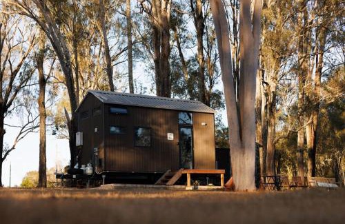 Jimboomba Casa | 5 Acre Retreat Jimboomba Loft by Tiny Away