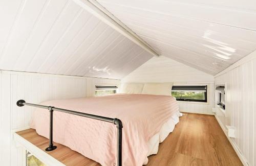 Jimboomba Casa | 5 Acre Retreat Jimboomba Loft by Tiny Away