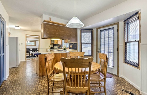 Pickerington Cabaña | 5-acre Vacation Home w/ Woods & Hiking Ground
