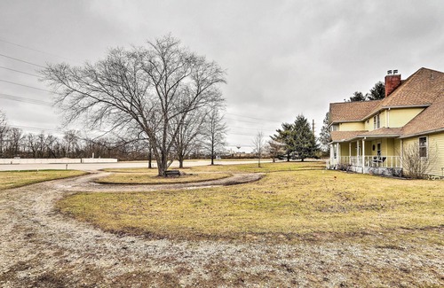 Pickerington Cabaña | 5-acre Vacation Home w/ Woods & Hiking Ground