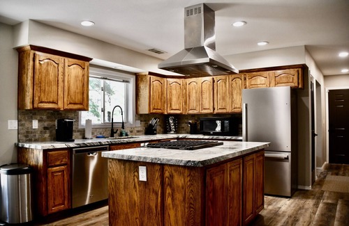 Flagstaff Cabina | 5 Acres - Hot Tub - King Bed Suites - Ping Pong - Pool - 9 Hole Disc Golf