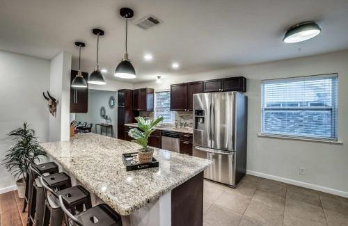 Park Central Casa | 5-BD 2-BA Spring Valley Park Home w Backyard Fun