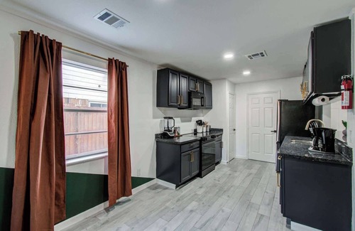 Southbelt/Ellington Casa | 5-BD,2-BA Tranquil Retreat ft Jacuzzi & Playground
