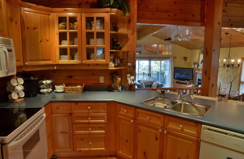 Minett Cabaña | 5 Bdrm, 3 Bath on Lake Rosseau! Port Sandfield-Minett Area - AC!