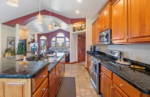 Helena Casa | 5 BDRM Luxury Montana Retreat on golf course+PRVT pool (seasonal)+3 nearby lakes