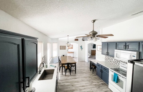 Lake Havasu City Casa | ¡5 BDRM PARAÍSO PRIVADO CON PISCINA Y CASITA AL LADO DEL LAGO DE 95!