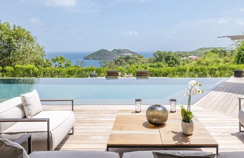 Terre Neuve Villa | 5 BDRM Villa w Splendid Ocean Views