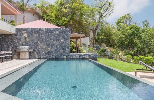 Terre Neuve Villa | 5 BDRM Villa w Splendid Ocean Views