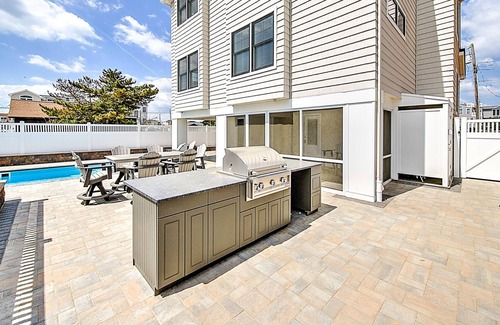 South Beach Haven Casa | 5 Bdrms - 3 1/2 Baths - Sleeps 16
