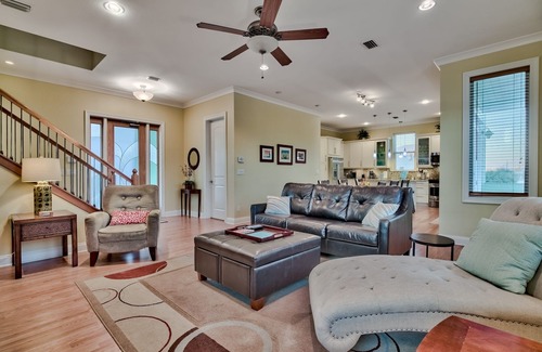Villa Primera Casa | 5 STAR UPSCALE 4BR PENSACOLA BEACH HOUSE-100 yardas a la playa-hot-tub-sleeps 16