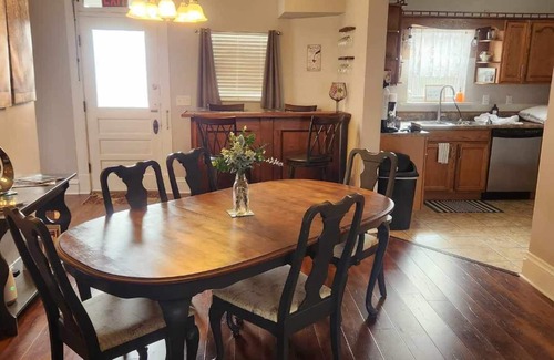 Hermann Casa | 5 bed 2 Bath in Downtown Hermann, MO
