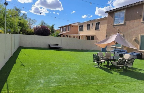 North Las Vegas Casa | 5 bed 3.5 baths