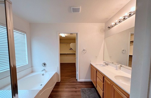 Rhodes Ranch Casa | 5 bed 3 full bath, Huge Pool, Billiards Table. Only 8 miles from the Strip
