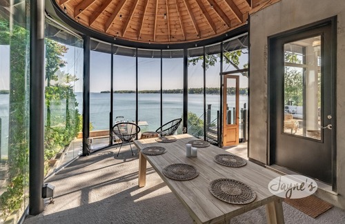 Port Carling Cabaña | 5 bed 4 bath Lakehouse on Lake Simcoe! Hot Tub!