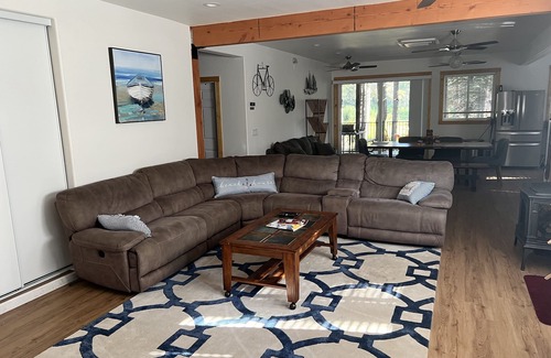 Pla-Vada Woodlands Cabina | 5 bed 5 bath cabin 5 min to the Slopes or Mountain Biking