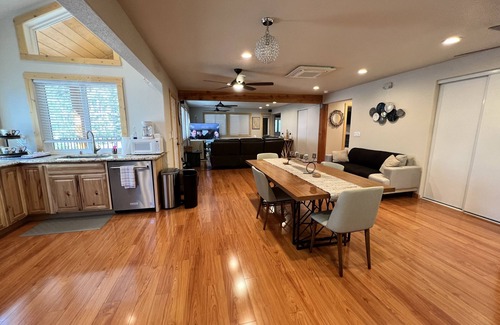 Pla-Vada Woodlands Cabina | 5 bed 5 bath cabin 5 min to the Slopes or Mountain Biking