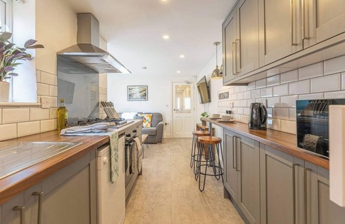 Coventry Casa | 5 bed/5ensuite house with garden and parking