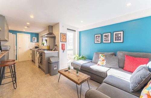 Coventry Casa | 5 bed/5ensuite house with garden and parking
