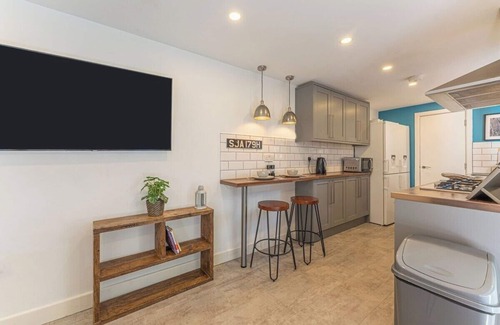 Coventry Casa | 5 bed/5ensuite house with garden and parking