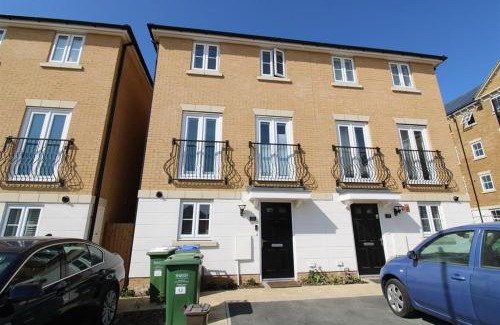 North End Casa | 5 bed and 3 bath house in London