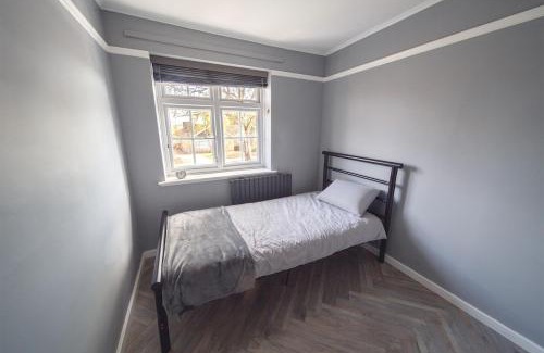 Bredhurst Apartamento | 5 Bed Gem plus Private Garden Studio