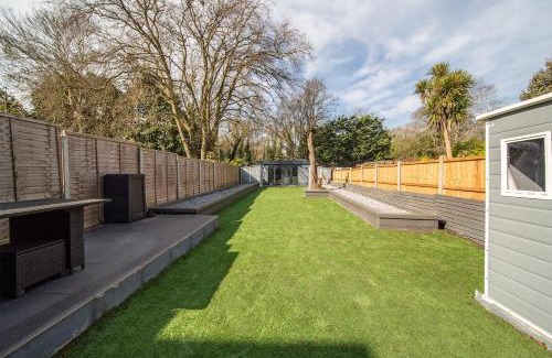 Bredhurst Apartamento | 5 Bed Gem plus Private Garden Studio