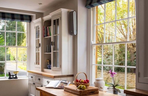 West Chinnock Casa | Georgian Home with Heated Swimming Pool