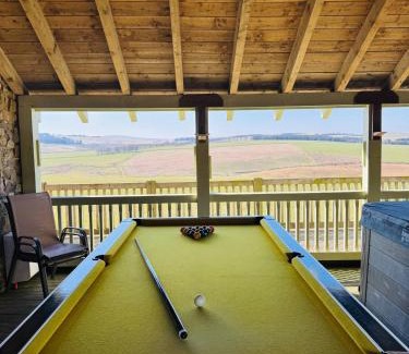 Heriot Casa | 5 Bed House -Sleeps 10- Hot Tub - Garden - Parking