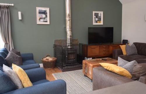 Mynytho Casa | 5 Bed in Abersoch 55385