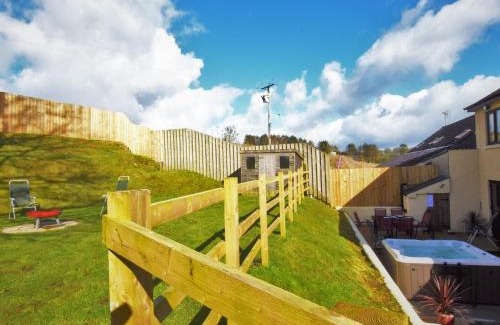 Llanybydder Casa | 5 bed in Brynteg 75907