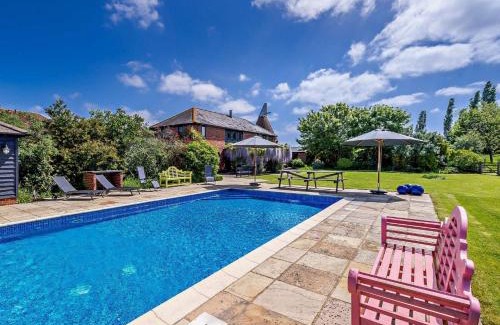 Abbess Roding Casa | 5 Bed in Smarden 76428