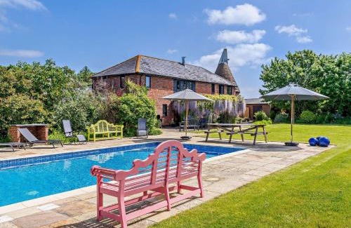 Abbess Roding Casa | 5 Bed in Smarden 76428