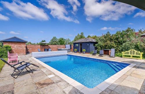 Abbess Roding Casa | 5 Bed in Smarden 76428