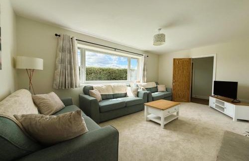 Ipswich Casa | 5 Bed in Washbrook oc-m33105