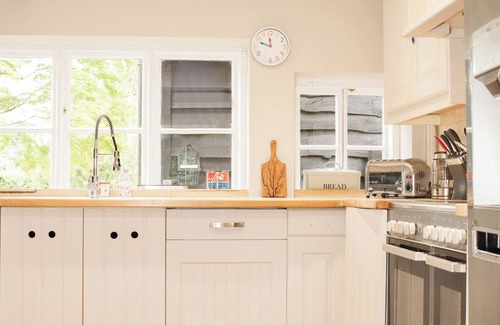 Hungerford Casa | 5-Bed Luxury Home with Private Pool, Hot Tub, Pizza-Oven & Gym — Sleeps 13