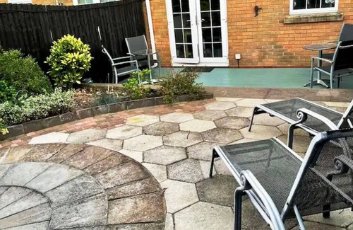 Dickens Heath Casa | 5 BED PET FRIENDLY HOME - PERFECT FOR CROFTS