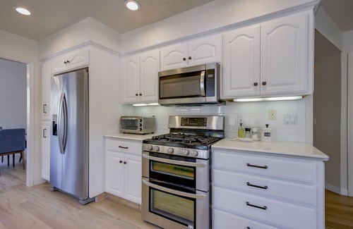 Loma Linda Casa | 5 bed room Midcentury home 2 Miles from Loma Linda Medical Center