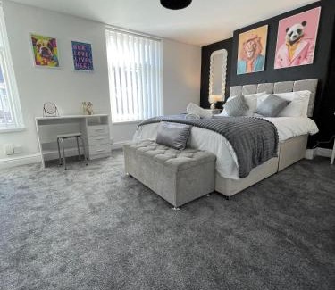 Roath Casa | 5 Bed Urban Escape - Spacious - 3 Floors - Parking