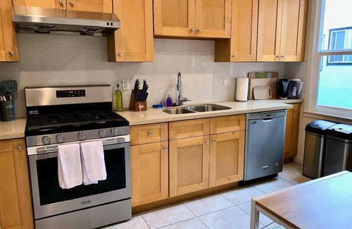 South of Market Condominio | 5 bedrm & 3 bath in Centrally located house in SF's SOMA district walking distance to Civic Center