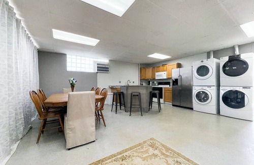 Anchor Bay Harbor Apartamento | 5 bedroom, 1.5 Bath, Ground Floor, Ranch Style Unit, Sleeps 12, Boat Launch, NEW